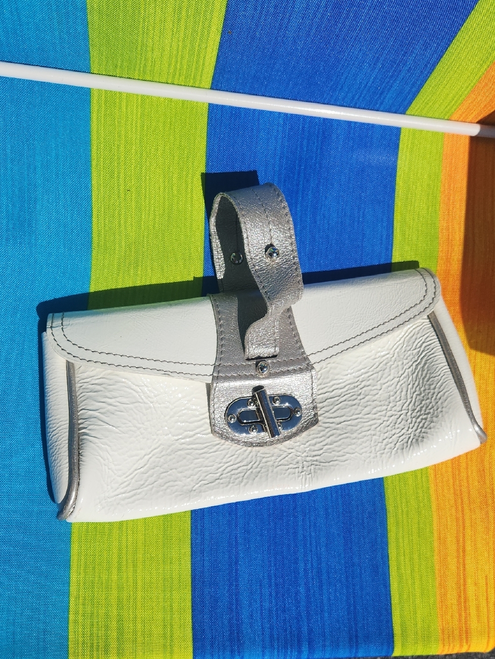 ✨️Source Unknown White Clutch with Silver Strap